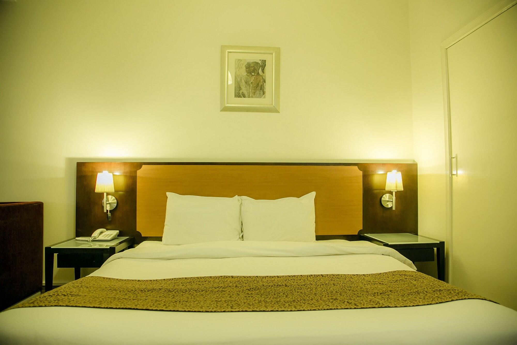 Phoenicia Grand Hotel Dubai Bagian luar foto