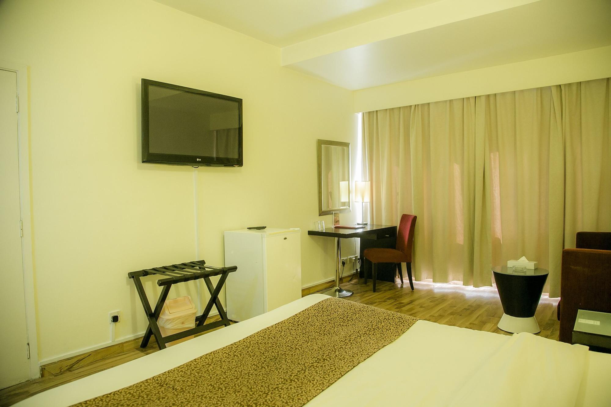Phoenicia Grand Hotel Dubai Bagian luar foto