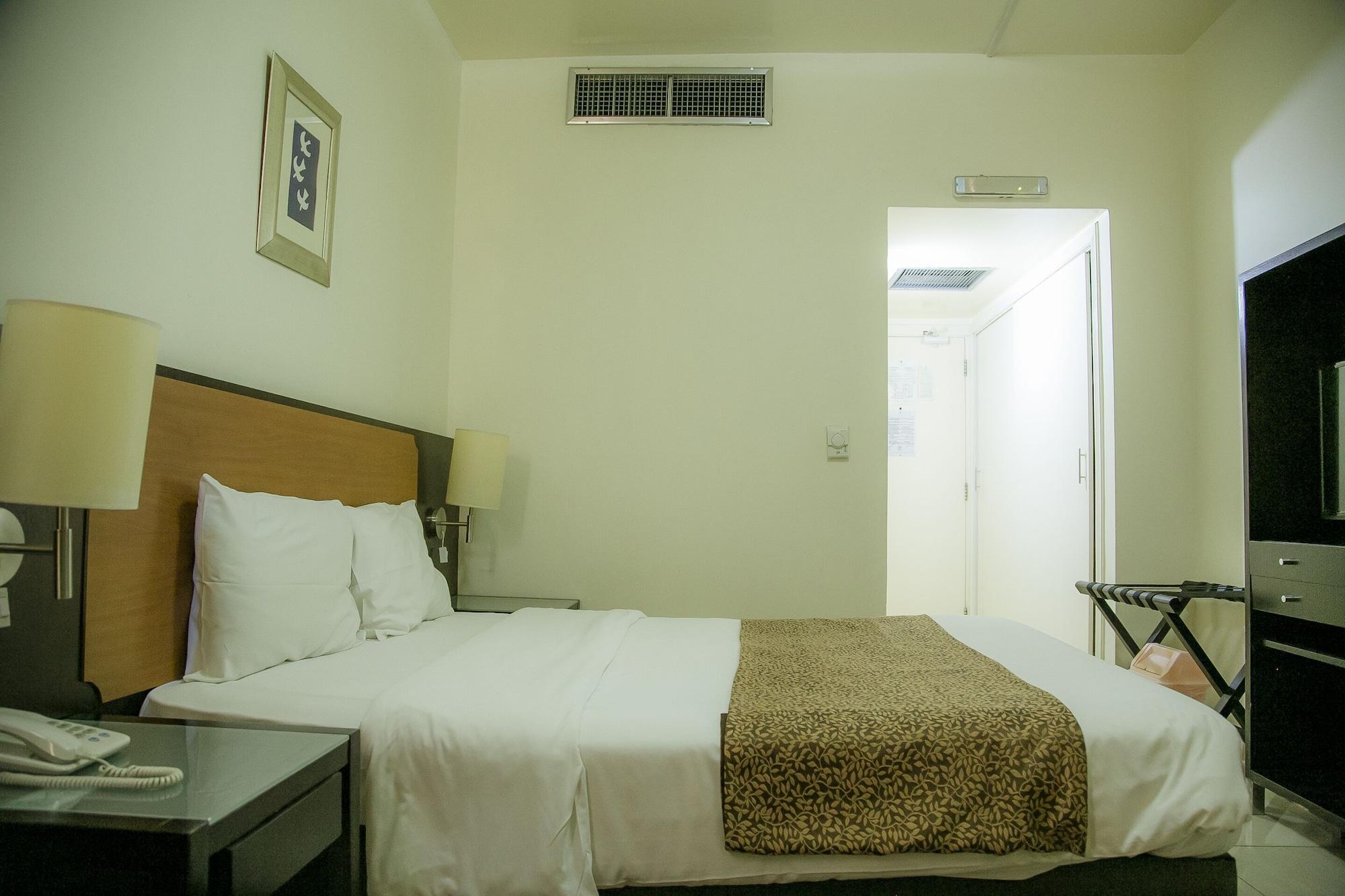 Phoenicia Grand Hotel Dubai Bagian luar foto
