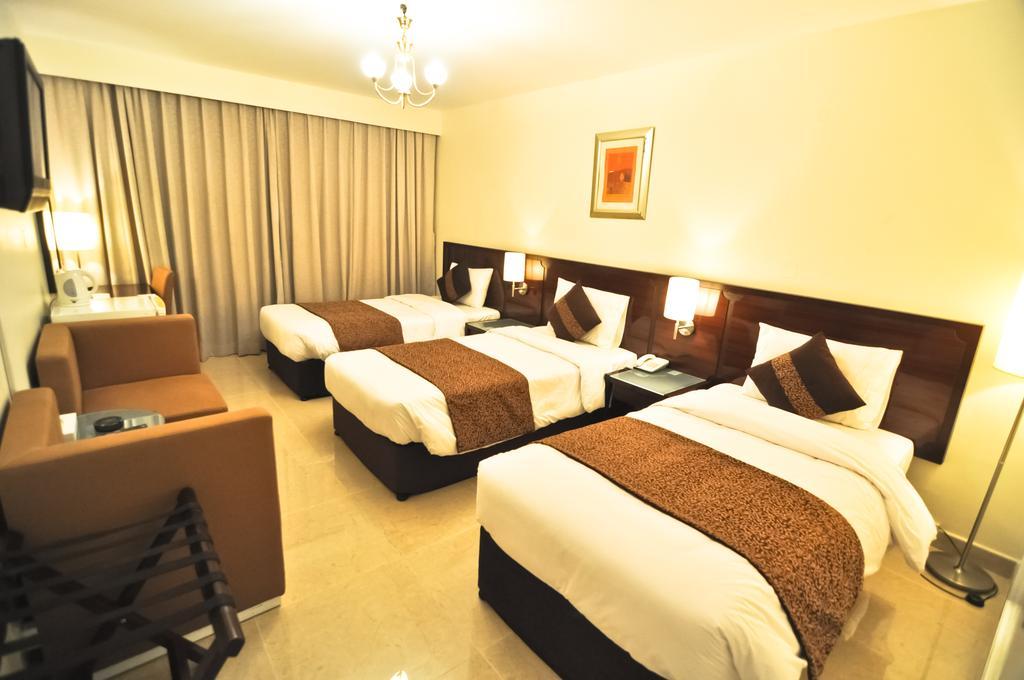 Phoenicia Grand Hotel Dubai Bagian luar foto