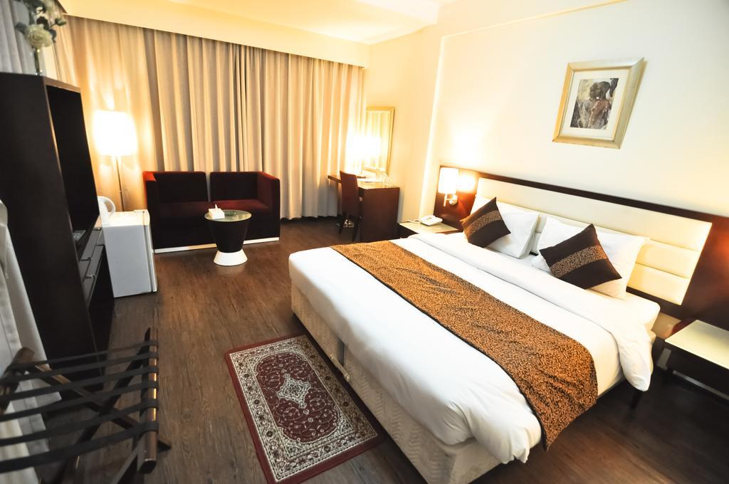 Phoenicia Grand Hotel Dubai Bagian luar foto