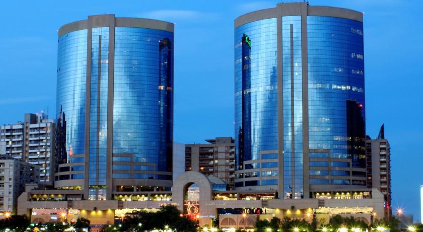 Phoenicia Grand Hotel Dubai Bagian luar foto