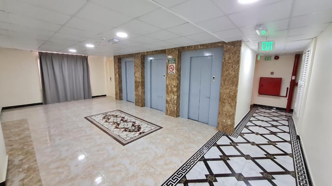 Phoenicia Grand Hotel Dubai Bagian luar foto