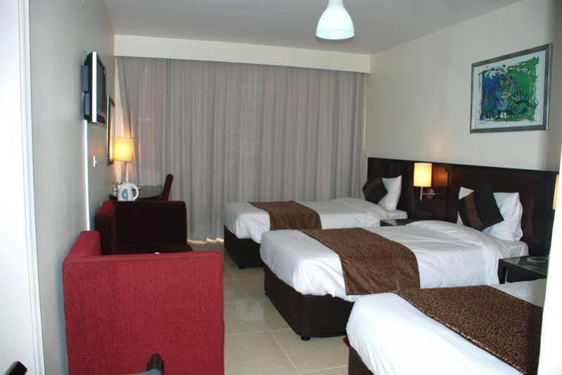 Phoenicia Grand Hotel Dubai Bagian luar foto