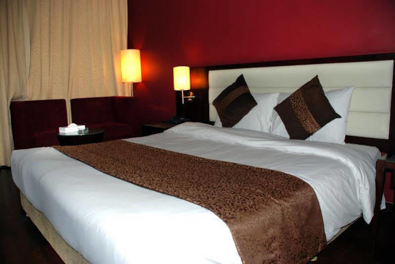 Phoenicia Grand Hotel Dubai Bagian luar foto