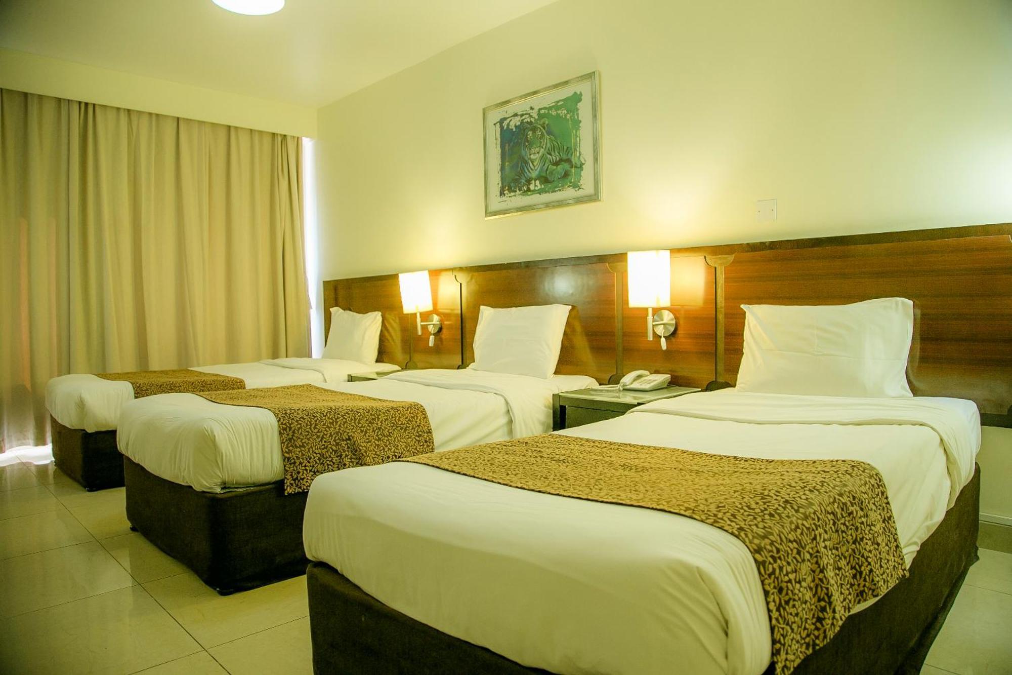 Phoenicia Grand Hotel Dubai Bagian luar foto