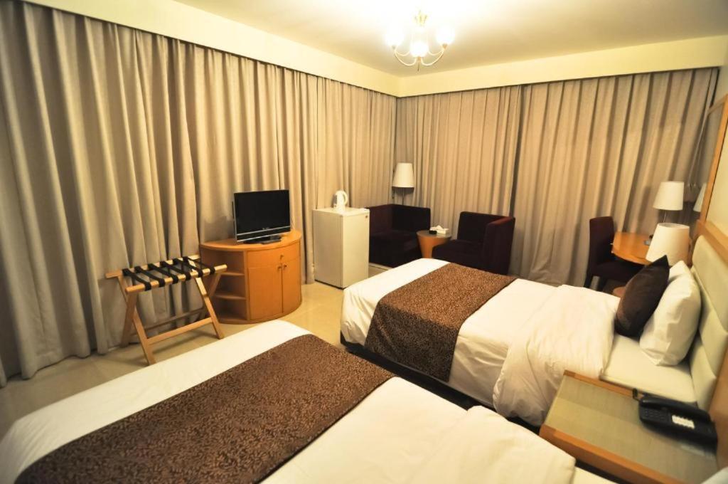 Phoenicia Grand Hotel Dubai Bagian luar foto