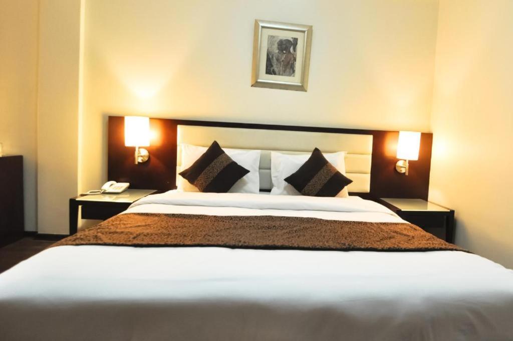 Phoenicia Grand Hotel Dubai Bagian luar foto