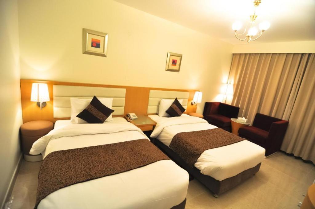 Phoenicia Grand Hotel Dubai Bagian luar foto